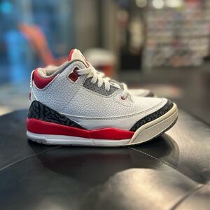 Nike Air Jordan 3 Retro Fire Red size 12.5C Kids Shoes